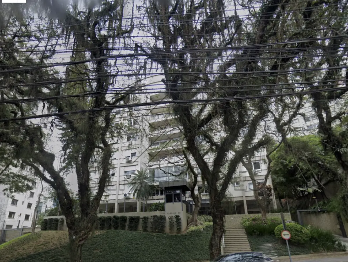 LOTE 005 - APARTAMENTO NO BAIRRO MOINHOS DE VENTO COM VAGA POR CONVENÇÃO