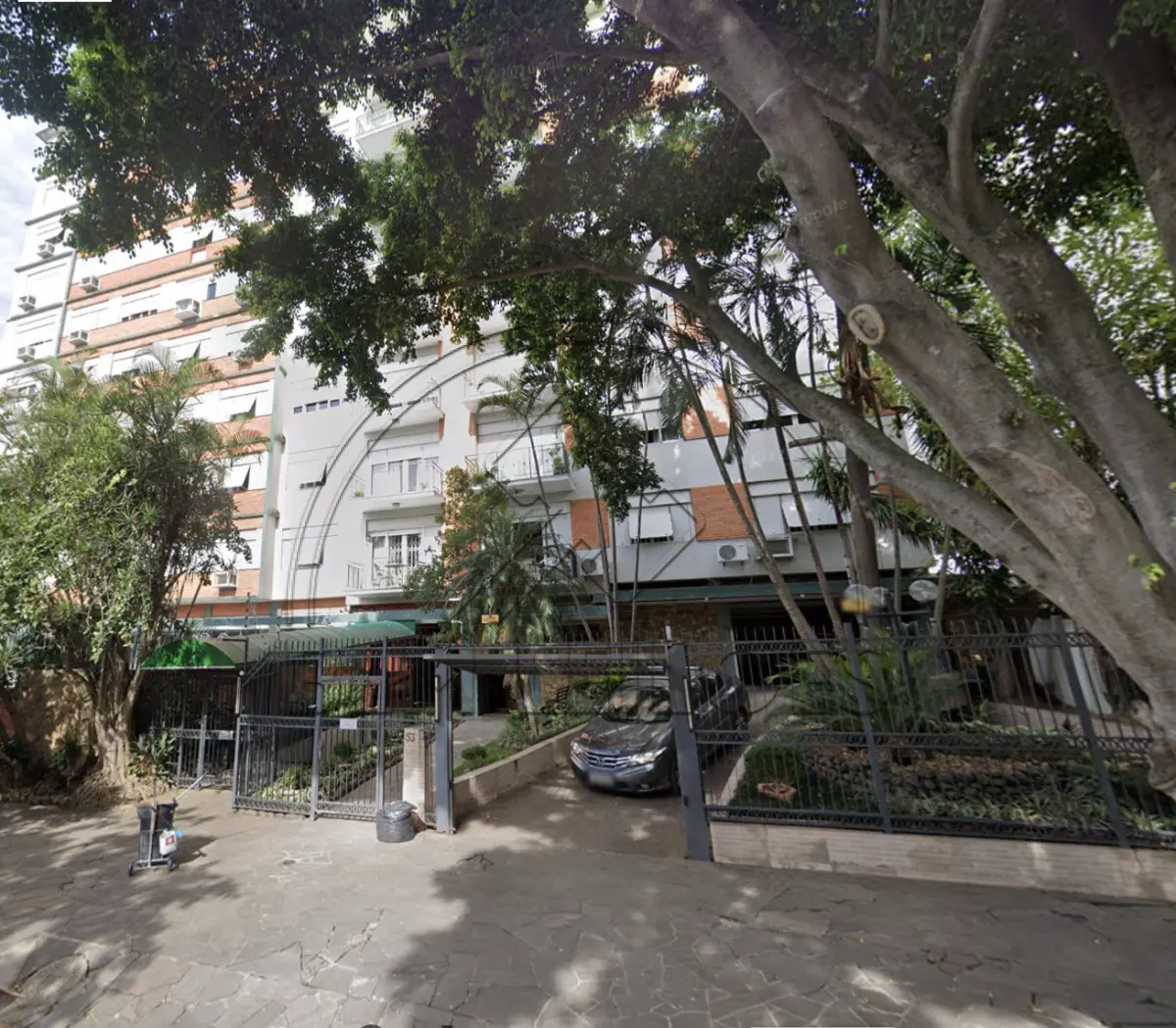 LOTE 001 - VAGA DE GARAGEM NO BAIRRO FLORESTA